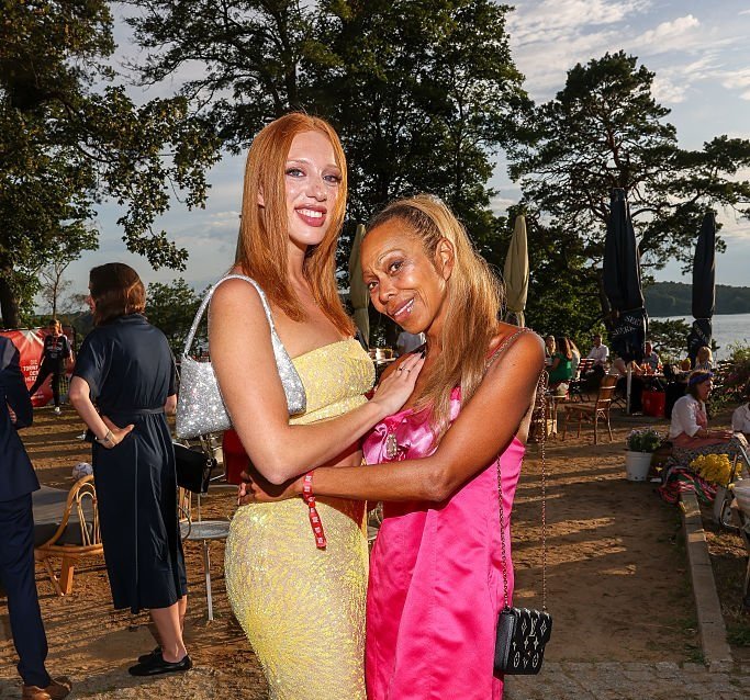 Wie wurde Angela Ermakova bekannt?