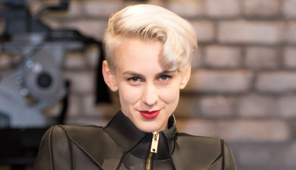 Die Figur auf der Bühne und der Mensch dahinter