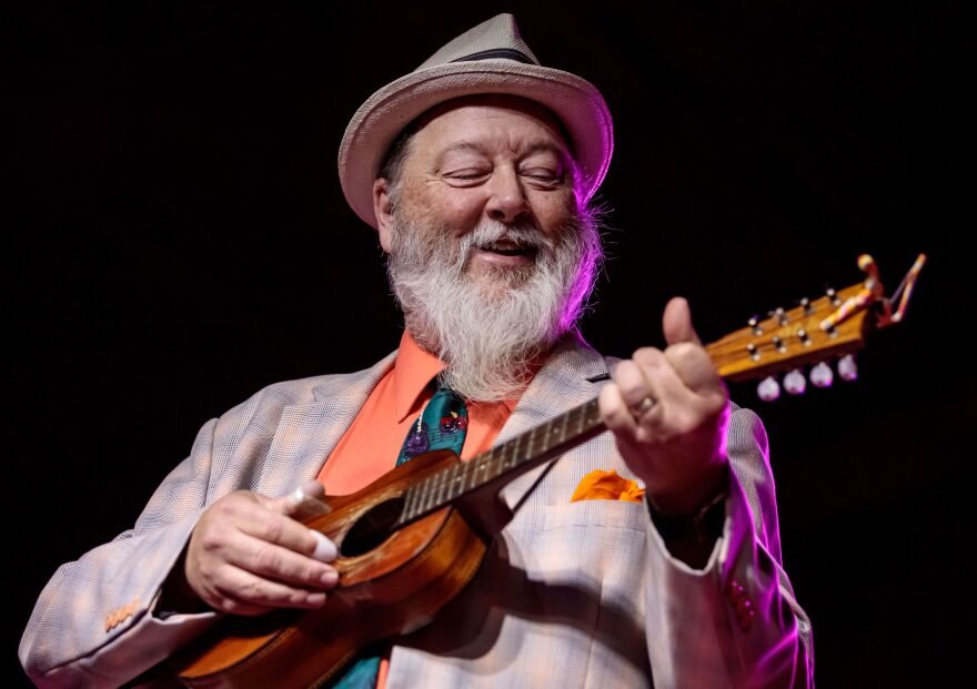 Kevin Russell: Der gefallene Rockstar, der stärker denn je zurückkehrte