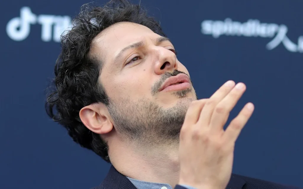 Fahri Yardim: Die Karriere eines Schauspielers, der nie stehen blieb