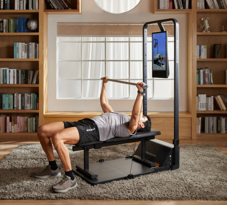 KI als Personal Trainer: Wie intelligente Fitnessgeräte das Heimtraining verändern KI-gestützte Fitnessgeräte verändern das Heimtraining mit personalisierten Workouts